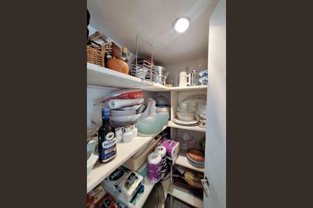 Casa de condomínio à venda com 250m², 4 quartos e 3 vagasÁrea de Serviço