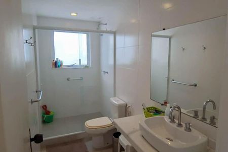 Casa de condomínio à venda com 250m², 4 quartos e 3 vagasBanheiro Social