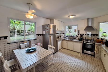 Casa de condomínio à venda com 250m², 4 quartos e 3 vagasCozinha