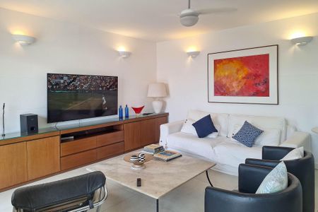 Casa de condomínio à venda com 250m², 4 quartos e 3 vagasSala