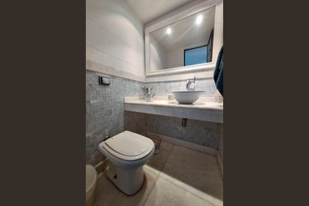 Casa de condomínio à venda com 250m², 4 quartos e 3 vagasLavabo