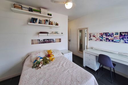 Casa de condomínio à venda com 250m², 4 quartos e 3 vagasSuíte 1