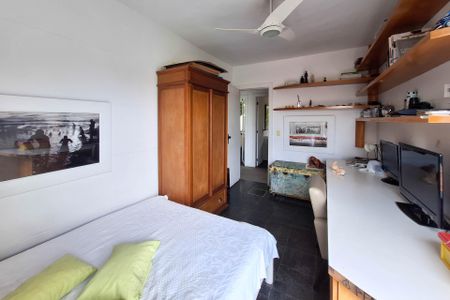 Casa de condomínio à venda com 250m², 4 quartos e 3 vagasQuarto 2