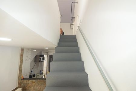 Casa para alugar com 70m², 1 quarto e sem vagaEscada