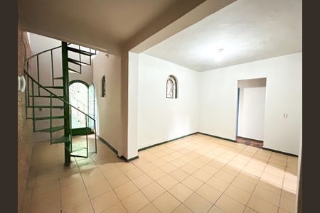 Casa à venda com 4 quartos, 200m² em Glória, Belo Horizonte