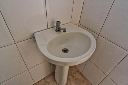 Casa para alugar com 49m², 2 quartos e sem vaga Casa para alugar com 49m², 2 quartos e sem vagaBanheiro