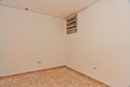 Quarto 2 de casa para alugar com 2 quartos, 70m² em Vila Romero, São Paulo
