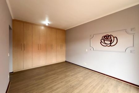 Casa para alugar com 296m², 4 quartos e 6 vagasSuíte 3