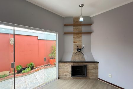 Casa para alugar com 296m², 4 quartos e 6 vagasLareira