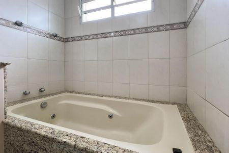 Casa para alugar com 296m², 4 quartos e 6 vagasBanheiro da Suíte 3