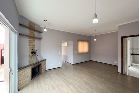 Casa para alugar com 296m², 4 quartos e 6 vagasSala