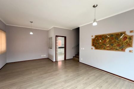 Casa para alugar com 296m², 4 quartos e 6 vagasSala