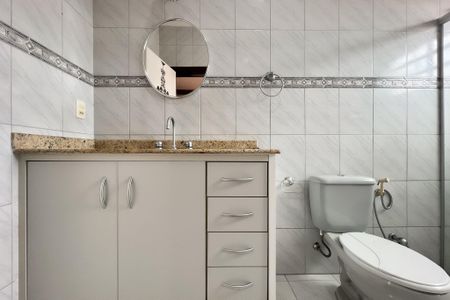 Casa para alugar com 296m², 4 quartos e 6 vagasBanheiro da Suíte 1