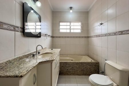 Casa para alugar com 296m², 4 quartos e 6 vagasBanheiro da Suíte 3