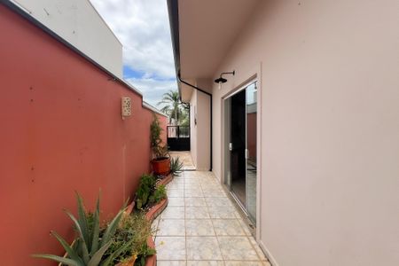 Casa para alugar com 296m², 4 quartos e 6 vagasCorredor Lateral