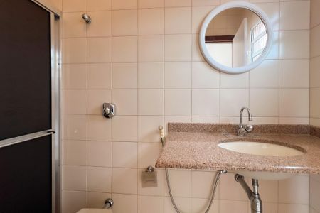 Casa para alugar com 296m², 4 quartos e 6 vagasBanheiro da Suíte