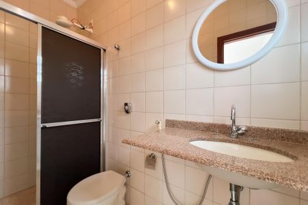 Casa para alugar com 296m², 4 quartos e 6 vagasBanheiro da Suíte