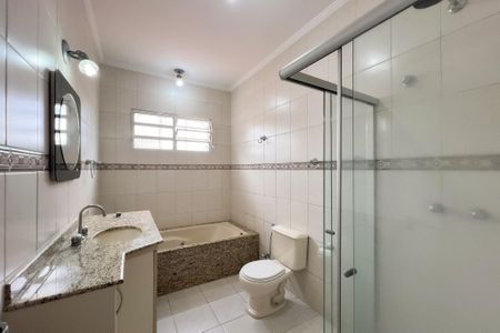 Casa para alugar com 296m², 4 quartos e 6 vagasBanheiro da Suíte 3