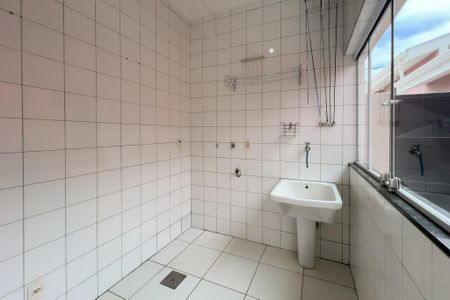 Casa para alugar com 296m², 4 quartos e 6 vagasÁrea de Serviço