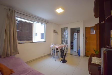 Sala de apartamento para alugar com 2 quartos, 50m² em Camorim, Rio de Janeiro