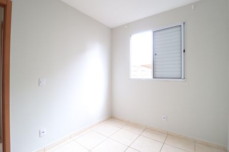 Quarto 1 de apartamento para alugar com 2 quartos, 58m² em Laranjeiras, Uberlândia