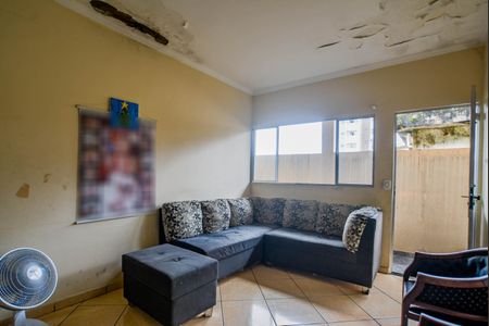 Casa à venda com 145m², 3 quartos e 4 vagas Casa à venda com 145m², 3 quartos e 4 vagasSala