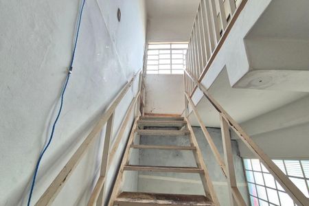 Casa à venda com 100m², 4 quartos e 4 vagasEscada 