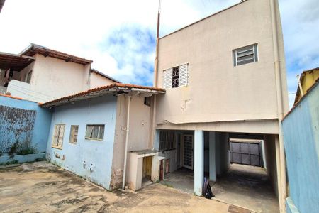 Casa à venda com 100m², 4 quartos e 4 vagasFachada do Imóvel Fundos 