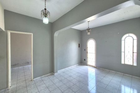 Casa à venda com 100m², 4 quartos e 4 vagasSala