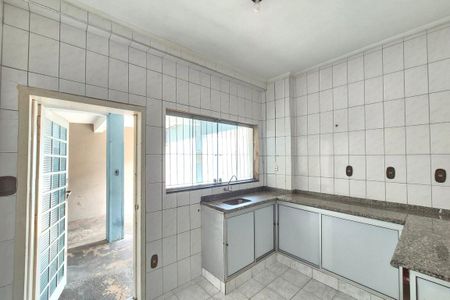 Casa à venda com 100m², 4 quartos e 4 vagasCozinha 