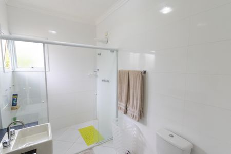 Casa de condomínio para alugar com 240m², 4 quartos e 5 vagas Casa de condomínio para alugar com 240m², 4 quartos e 5 vagasBanheiro da Suíte 1