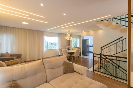 Sala  de casa de condomínio para alugar com 4 quartos, 240m² em Vila Albertina, São Paulo