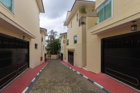 Casa de condomínio para alugar com 240m², 4 quartos e 5 vagas Casa de condomínio para alugar com 240m², 4 quartos e 5 vagasÁrea comum