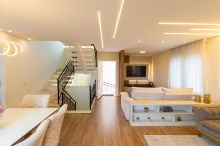 Casa de condomínio para alugar com 240m², 4 quartos e 5 vagas Casa de condomínio para alugar com 240m², 4 quartos e 5 vagasSala