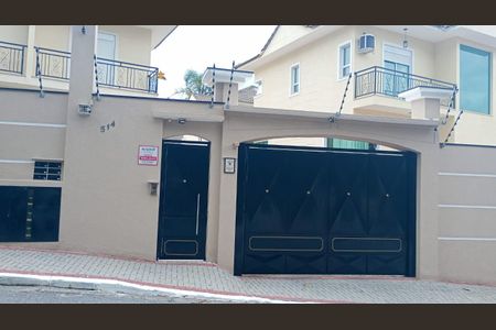 Casa de condomínio para alugar com 240m², 4 quartos e 5 vagas Casa de condomínio para alugar com 240m², 4 quartos e 5 vagasFachada