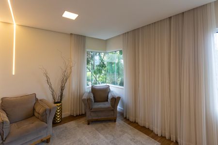 Casa de condomínio para alugar com 240m², 4 quartos e 5 vagas Casa de condomínio para alugar com 240m², 4 quartos e 5 vagasSala