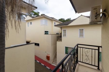 Casa de condomínio para alugar com 240m², 4 quartos e 5 vagas Casa de condomínio para alugar com 240m², 4 quartos e 5 vagasVaranda