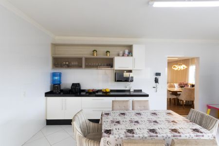 Casa de condomínio para alugar com 240m², 4 quartos e 5 vagas Casa de condomínio para alugar com 240m², 4 quartos e 5 vagasCozinha - Armários