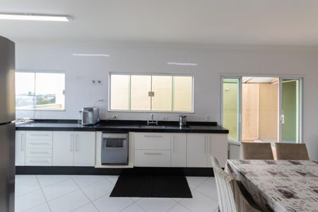 Casa de condomínio para alugar com 240m², 4 quartos e 5 vagas Casa de condomínio para alugar com 240m², 4 quartos e 5 vagasCozinha - Armários