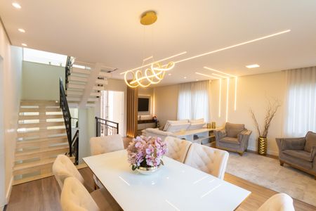 Sala  de casa de condomínio para alugar com 4 quartos, 240m² em Vila Albertina, São Paulo