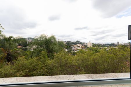 Casa de condomínio para alugar com 240m², 4 quartos e 5 vagas Casa de condomínio para alugar com 240m², 4 quartos e 5 vagasVista