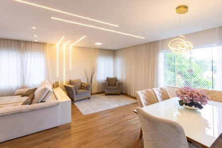 Casa de condomínio para alugar com 240m², 4 quartos e 5 vagas Casa de condomínio para alugar com 240m², 4 quartos e 5 vagasSala