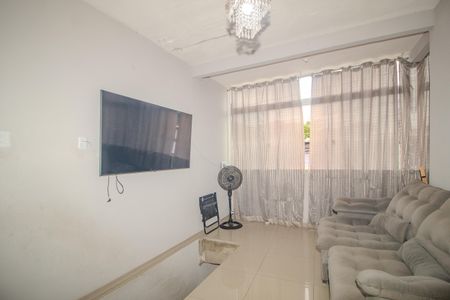 Casa à venda com 150m², 3 quartos e 2 vagas Casa à venda com 150m², 3 quartos e 2 vagasSala