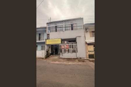 Casa à venda com 150m², 3 quartos e 2 vagas Casa à venda com 150m², 3 quartos e 2 vagasFachada