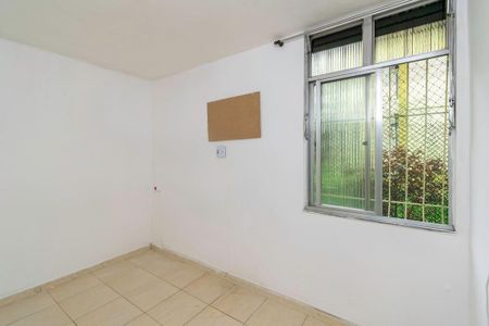 Quarto 1 de apartamento para alugar com 2 quartos, 50m² em Parada de Lucas, Rio de Janeiro