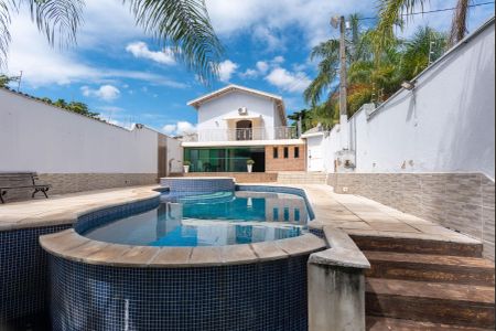 Casa à venda com 450m², 3 quartos e 4 vagasPiscina