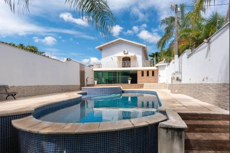 Casa à venda com 450m², 3 quartos e 4 vagasPiscina