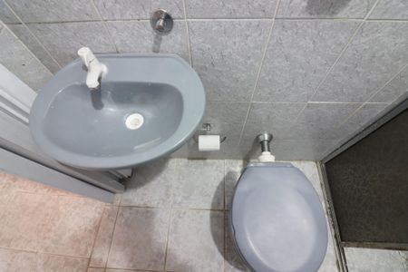 Banheiro Social de casa para alugar com 1 quarto, 45m² em Ferrazópolis, São Bernardo do Campo