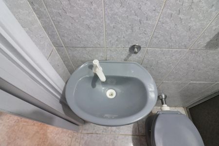 Banheiro Social de casa para alugar com 1 quarto, 45m² em Ferrazópolis, São Bernardo do Campo