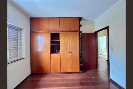 Casa à venda com 278m², 4 quartos e 3 vagas Casa à venda com 278m², 4 quartos e 3 vagasQuarto 2